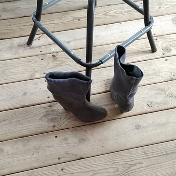 Boots - Picture 2 of 3